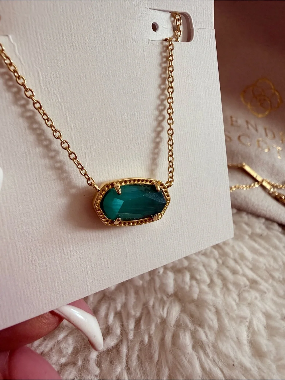 Kendra Scott Elisa Gold Pendant Necklace in Emerald Cat’s Eye